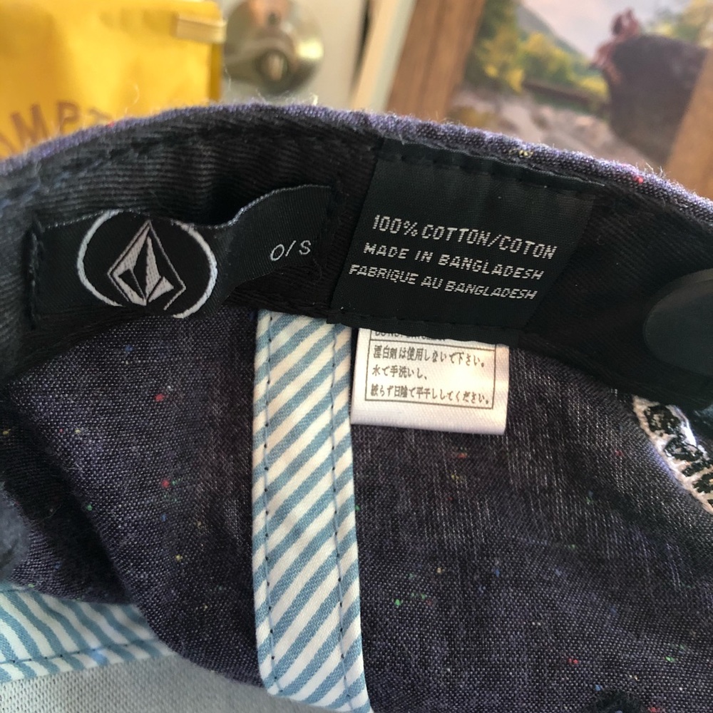 volcom snapback - Picture 4 of 4